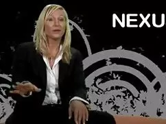 Una monja con dos vaqueros en el pormo maduras bar