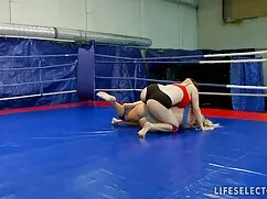 Los amigos están invitados a realizar sexo cam4 mujeres en grupo