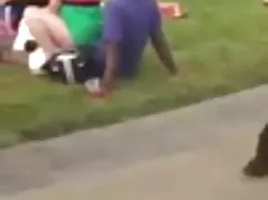 Chica mejores paginas para ver hentai en vestido blanco y sin bragas