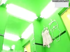 Después del sexo, gordas follando los hombres están rociando a la chica en su cara