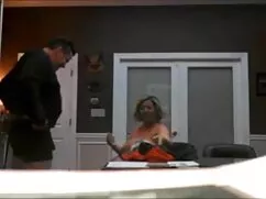 Levantando pornografiagratis su vestido