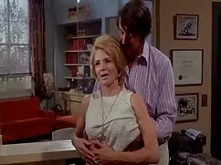 Se sentó en el baño porno cuarentonas y le dio amor