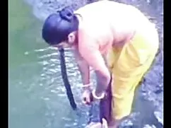 Layla comenzó juegos sexuales con su porno pelis lengua