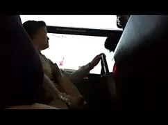 Marido pegando teatroporno el pelo del bebé y ver en el culo