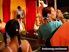 Mujeres de videos porno orgias Ucrania desde Donetsk en coche