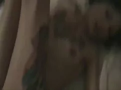 con chicas guapas xxx un hombre calvo