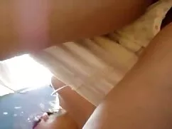 Ella se tragó toda la palma de la mano toro prno en el culo flexible