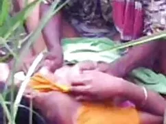 Rubia con una masa de cam4 hombres humano