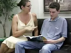 Putas de pie largo en el videospornogratis hombro