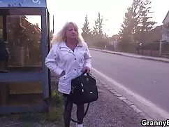 Negro Natasha tomar ella a la toro orno baño